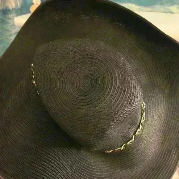 Black Straw Sun Hat With Chain Accent - Picture 6 of 7